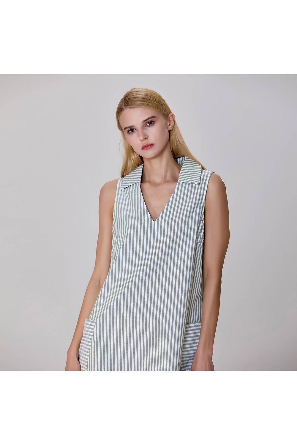 Minimalist striped trapeze mini dress green and white